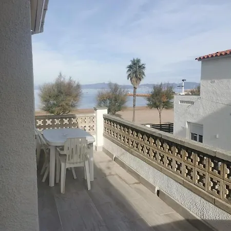 Apartment En La Playa. Free Parking. Free Wifi *